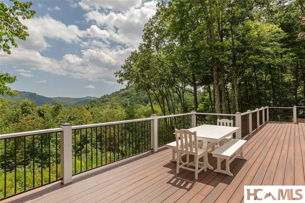 74 Wildberry Lane Cullowhee, NC 28723