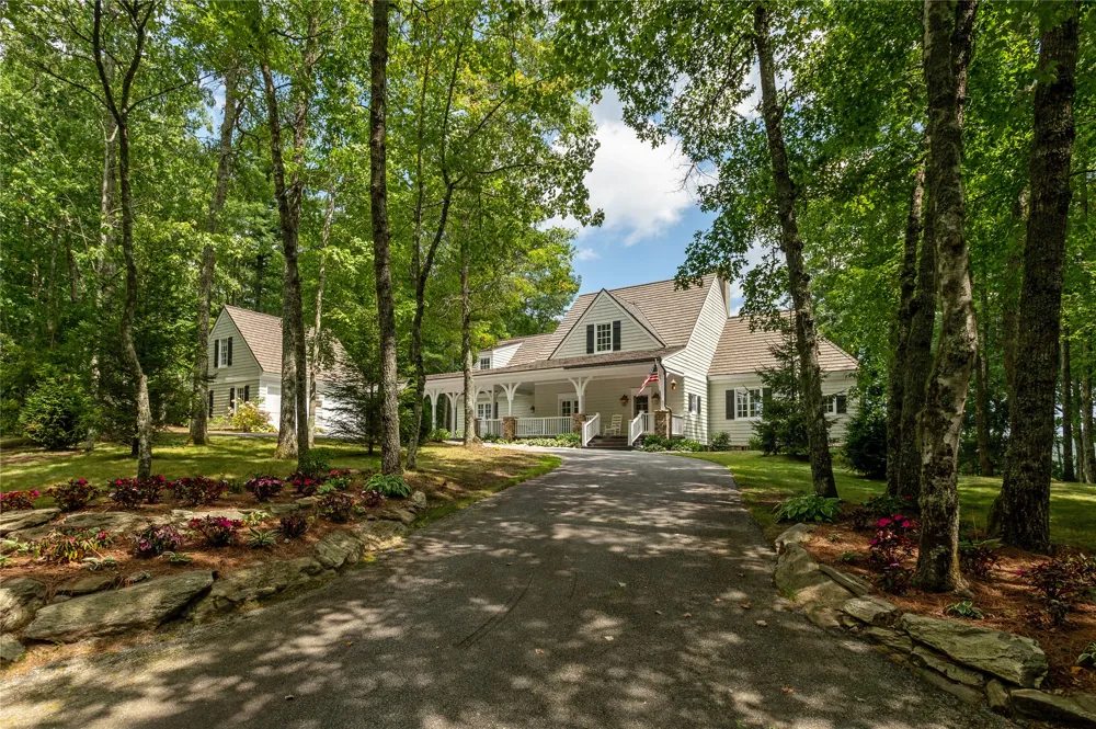 74 Wildberry Lane Cullowhee, NC 28723