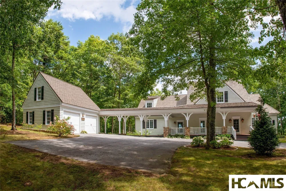74 Wildberry Lane Cullowhee, NC 28723