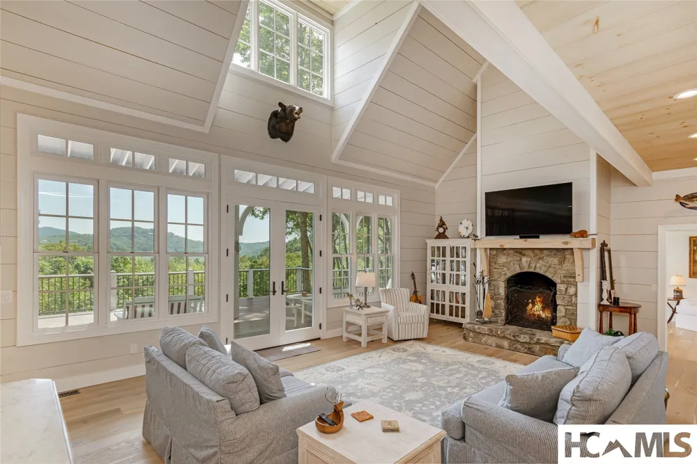 74 Wildberry Lane Cullowhee, NC 28723