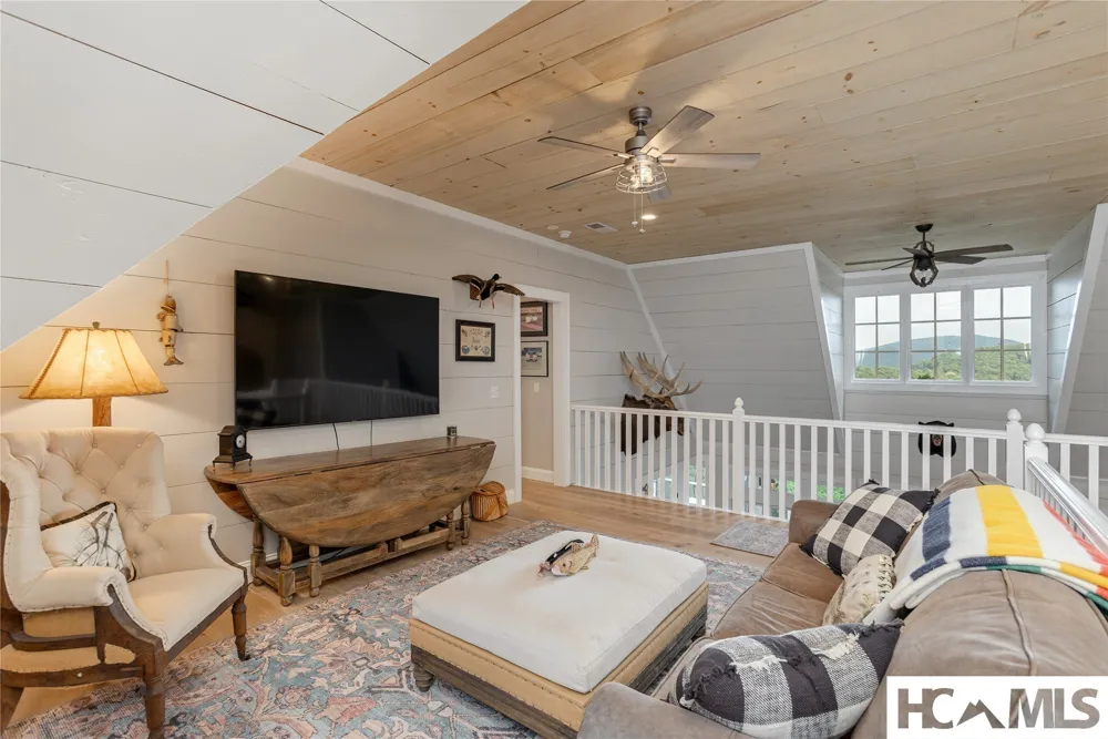 74 Wildberry Lane Cullowhee, NC 28723