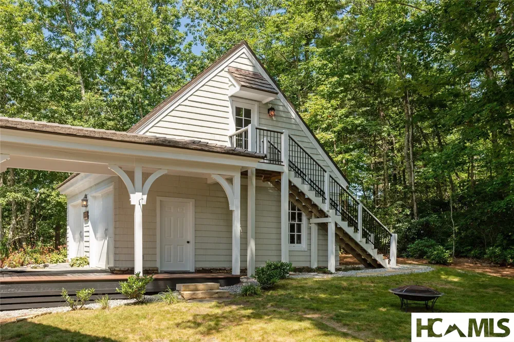 74 Wildberry Lane Cullowhee, NC 28723