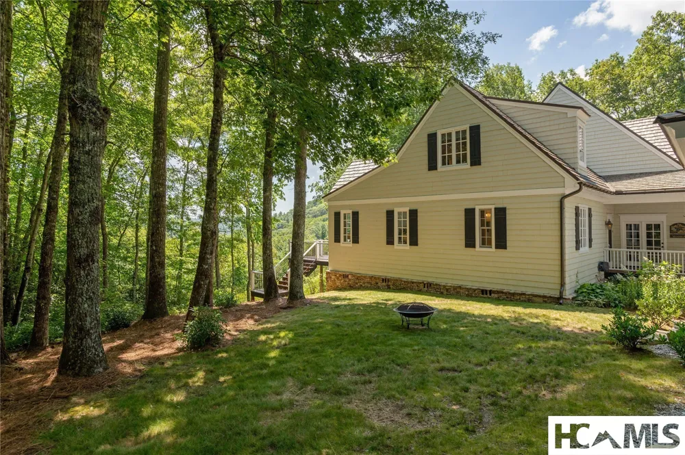 74 Wildberry Lane Cullowhee, NC 28723