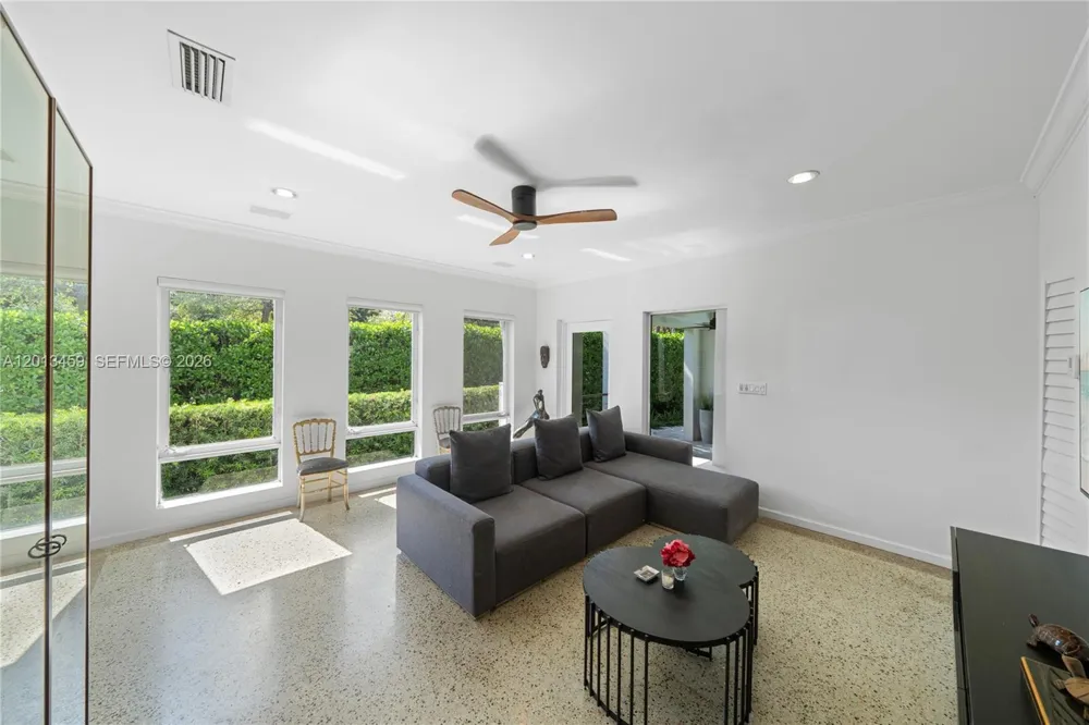 1281 S Venetian Way Miami, FL 33139