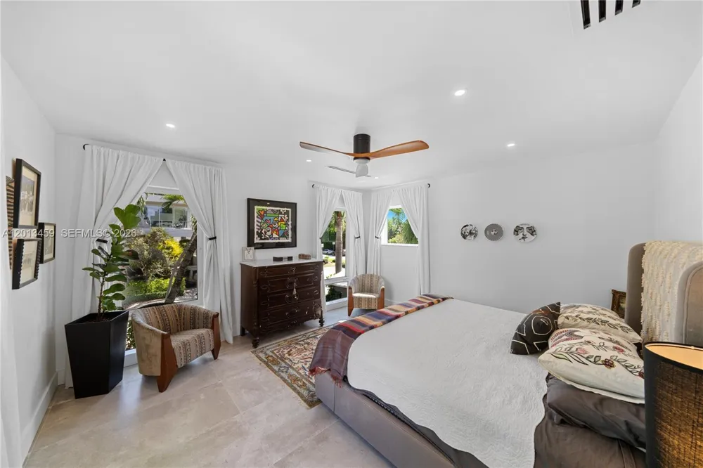 1281 S Venetian Way Miami, FL 33139