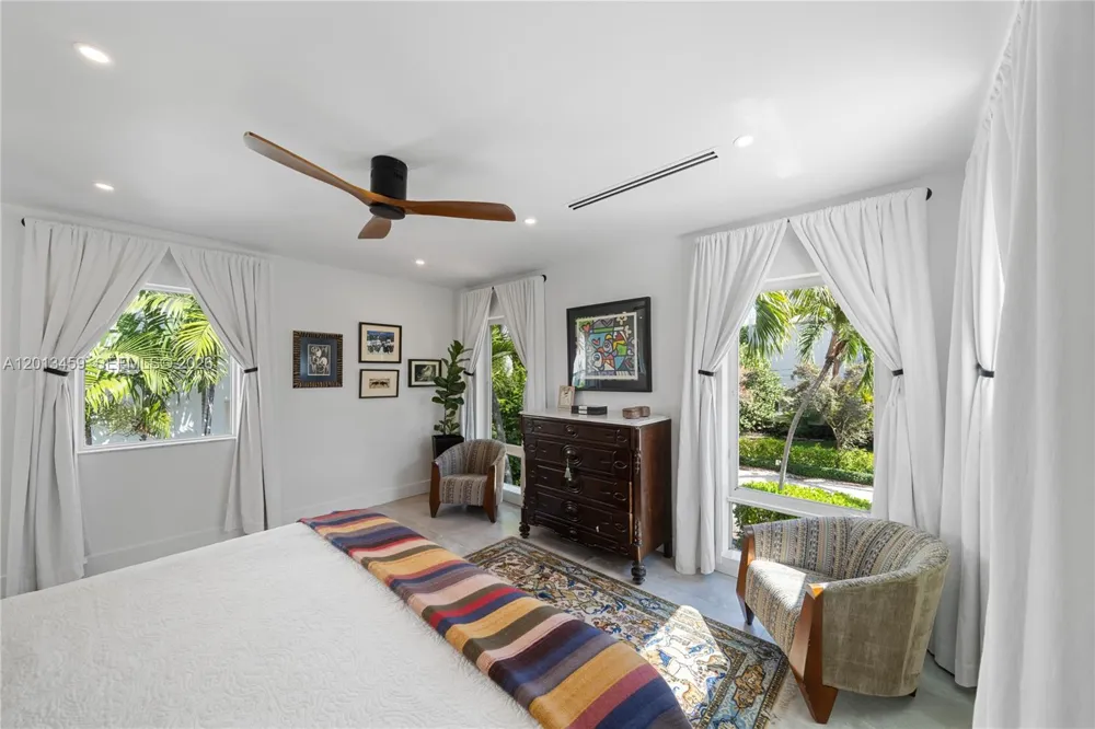1281 S Venetian Way Miami, FL 33139