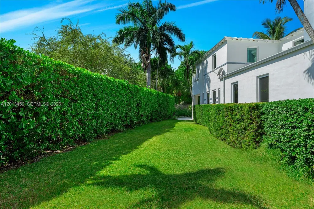 1281 S Venetian Way Miami, FL 33139
