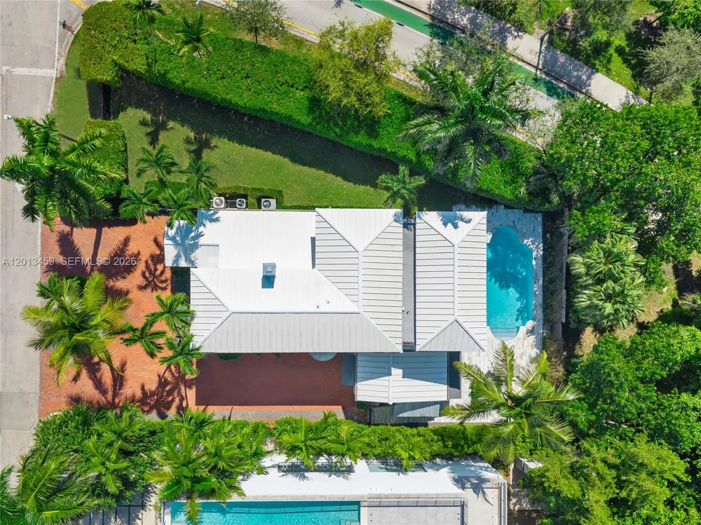 1281 S Venetian Way Miami, FL 33139