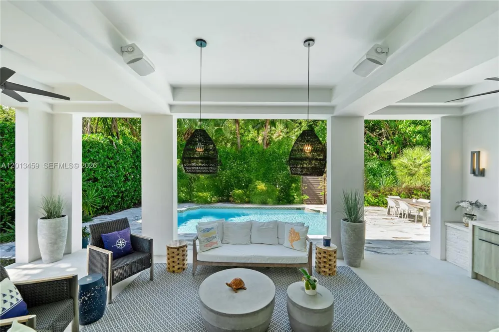 1281 S Venetian Way Miami, FL 33139