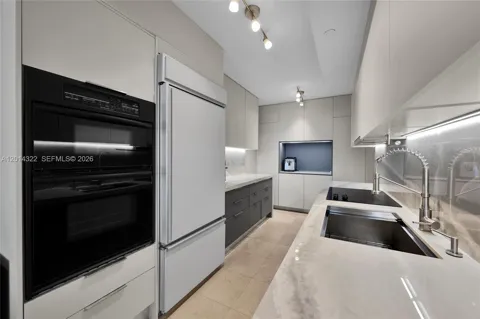 1800 S Ocean Dr #2007