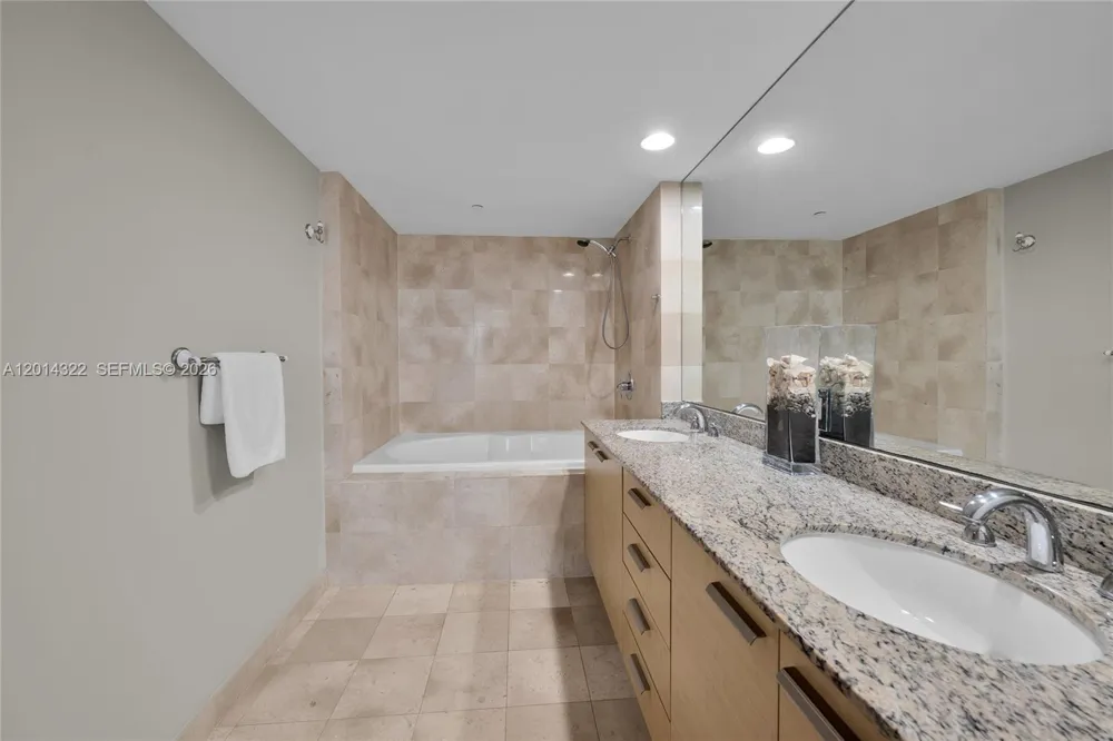 1800 S Ocean Dr #2007 Hallandale Beach, FL 33009
