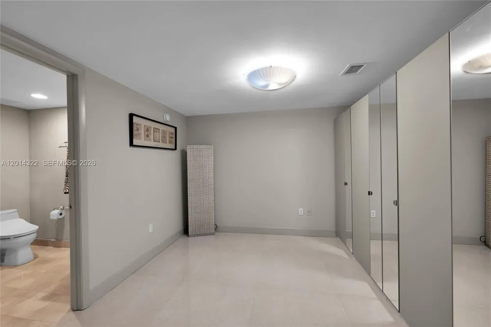 1800 S Ocean Dr #2007 Hallandale Beach, FL 33009