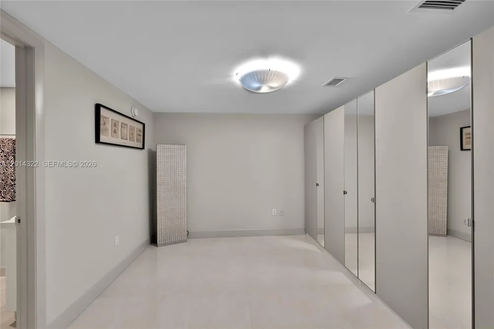 1800 S Ocean Dr #2007 Hallandale Beach, FL 33009