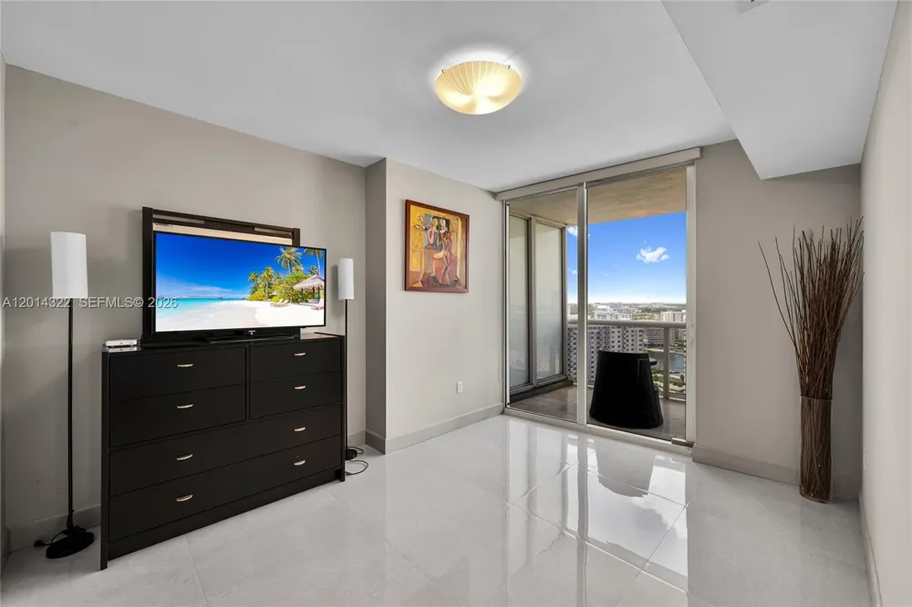 1800 S Ocean Dr #2007 Hallandale Beach, FL 33009