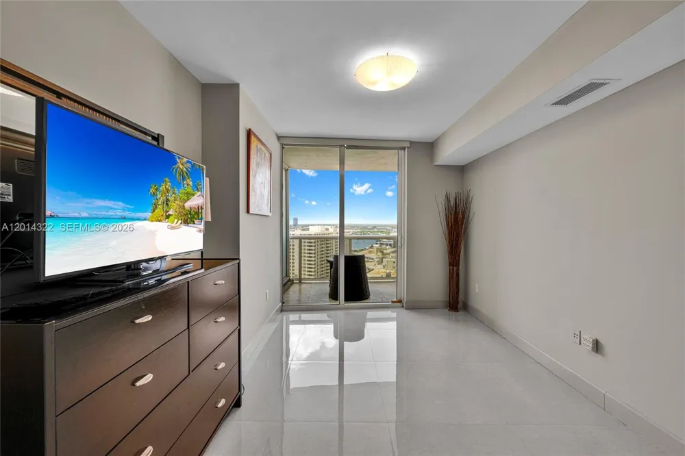 1800 S Ocean Dr #2007 Hallandale Beach, FL 33009