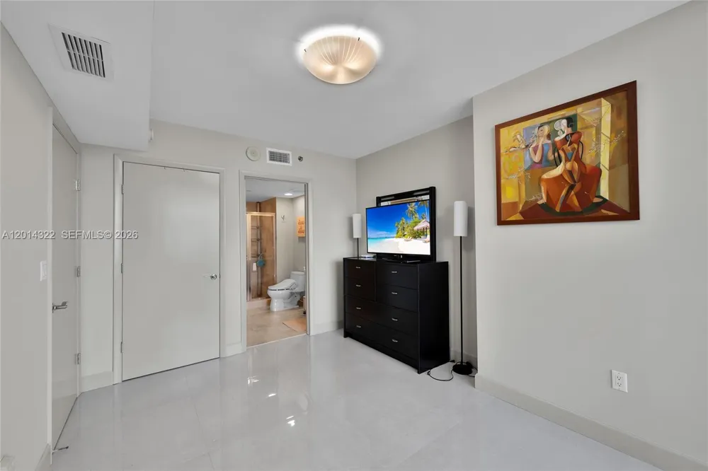 1800 S Ocean Dr #2007 Hallandale Beach, FL 33009
