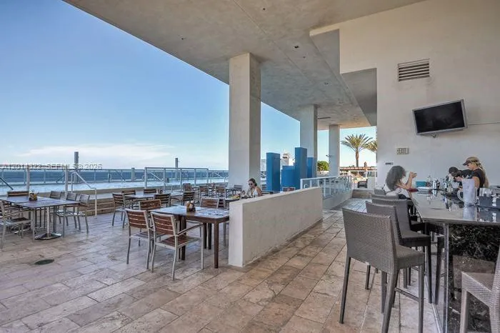 1800 S Ocean Dr #2007 Hallandale Beach, FL 33009