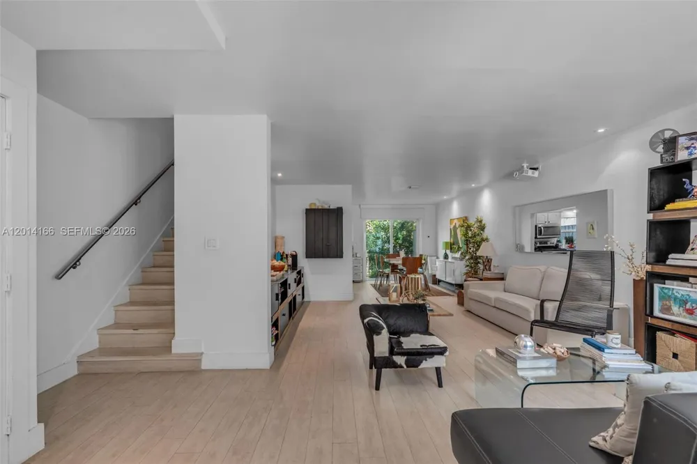 232 Sea View Dr #108 Key Biscayne, FL 33149
