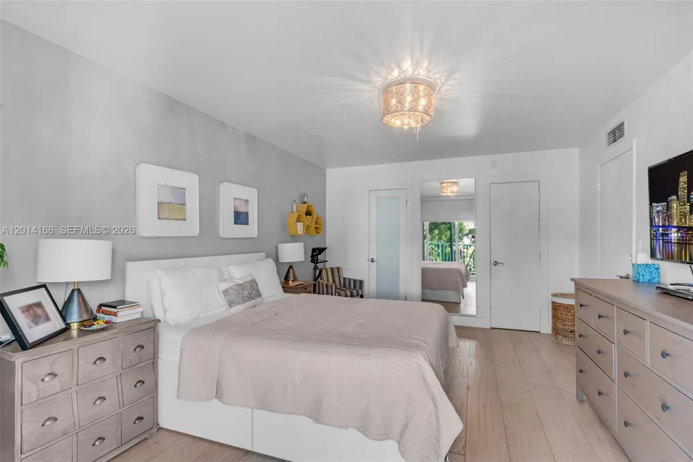 232 Sea View Dr #108 Key Biscayne, FL 33149