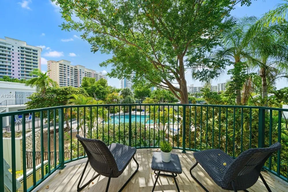 232 Sea View Dr #108 Key Biscayne, FL 33149