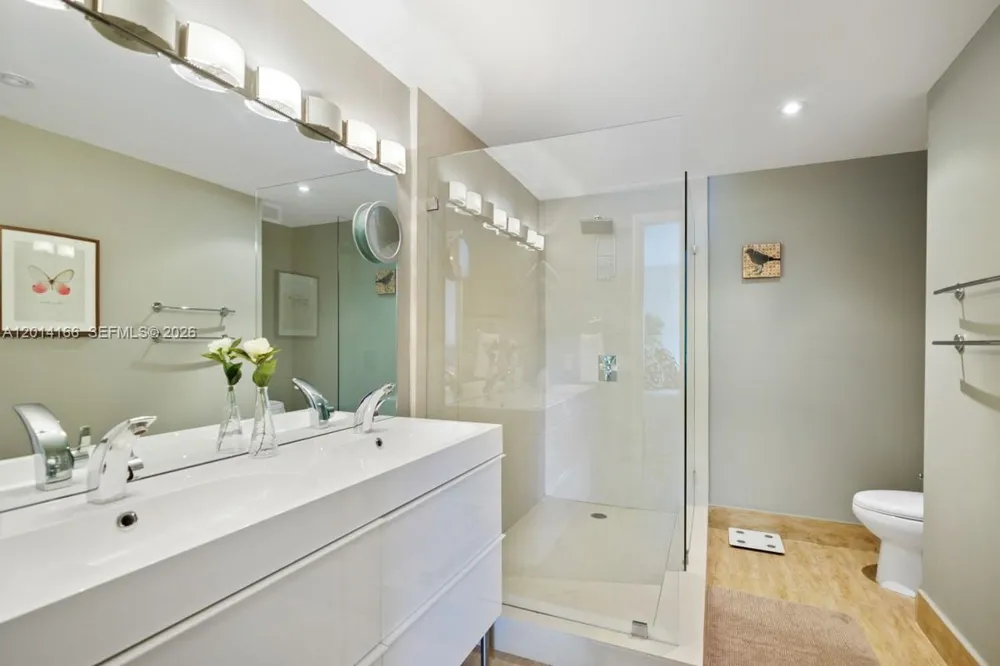 232 Sea View Dr #108 Key Biscayne, FL 33149