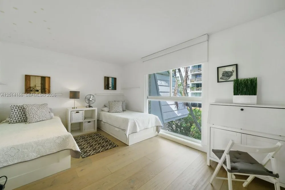 232 Sea View Dr #108 Key Biscayne, FL 33149