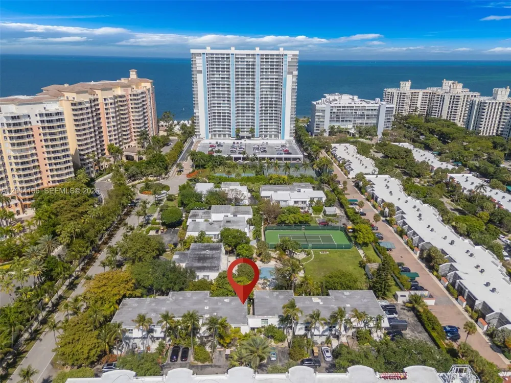 232 Sea View Dr #108 Key Biscayne, FL 33149