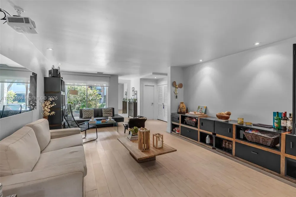232 Sea View Dr #108 Key Biscayne, FL 33149