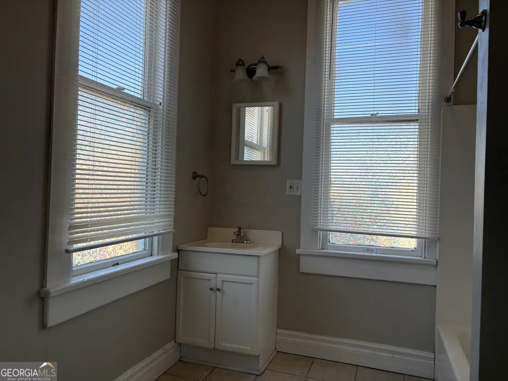 836 E Henry ST Savannah, GA 31401