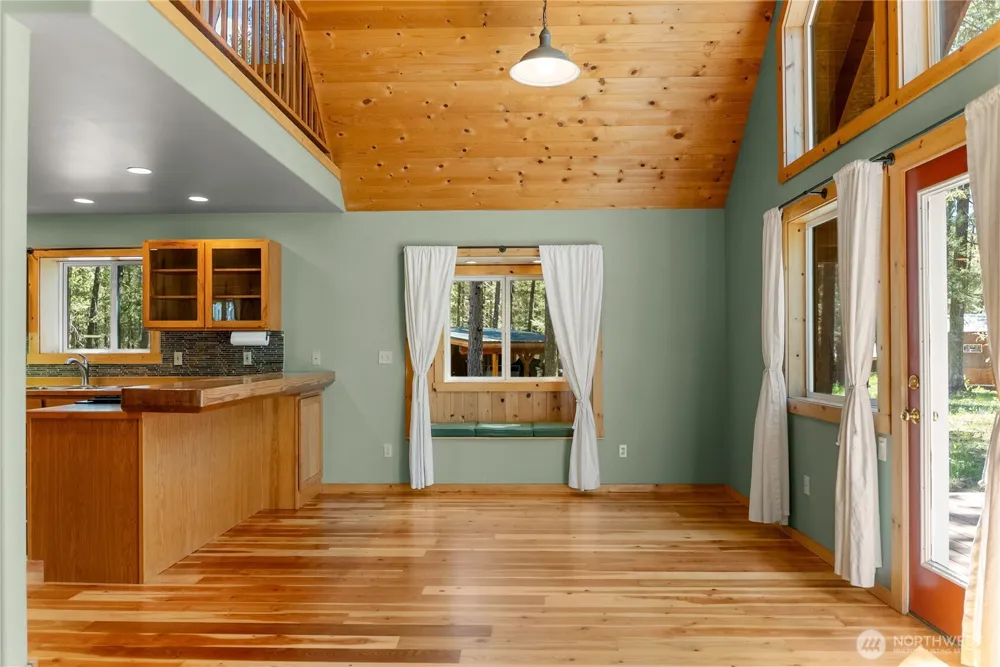 651 Lost River Rd Mazama, WA 98833