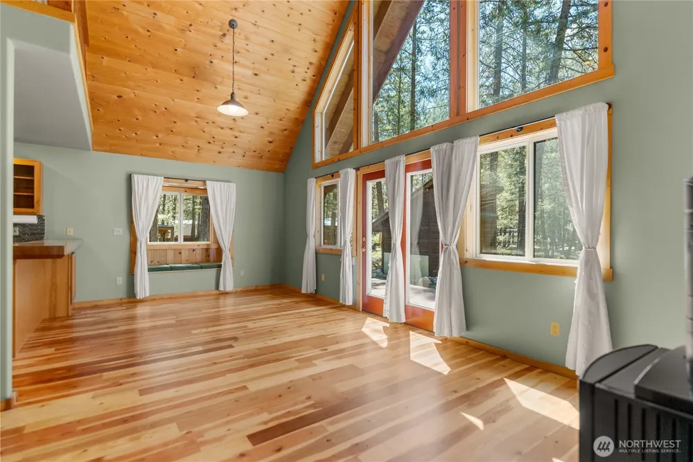 651 Lost River Rd Mazama, WA 98833