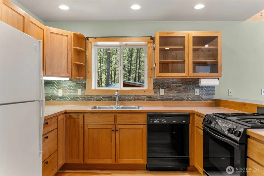 651 Lost River Rd Mazama, WA 98833