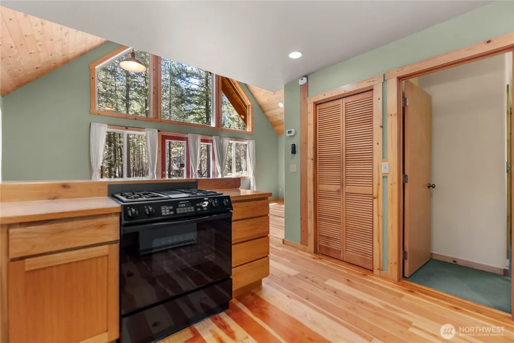 651 Lost River Rd Mazama, WA 98833