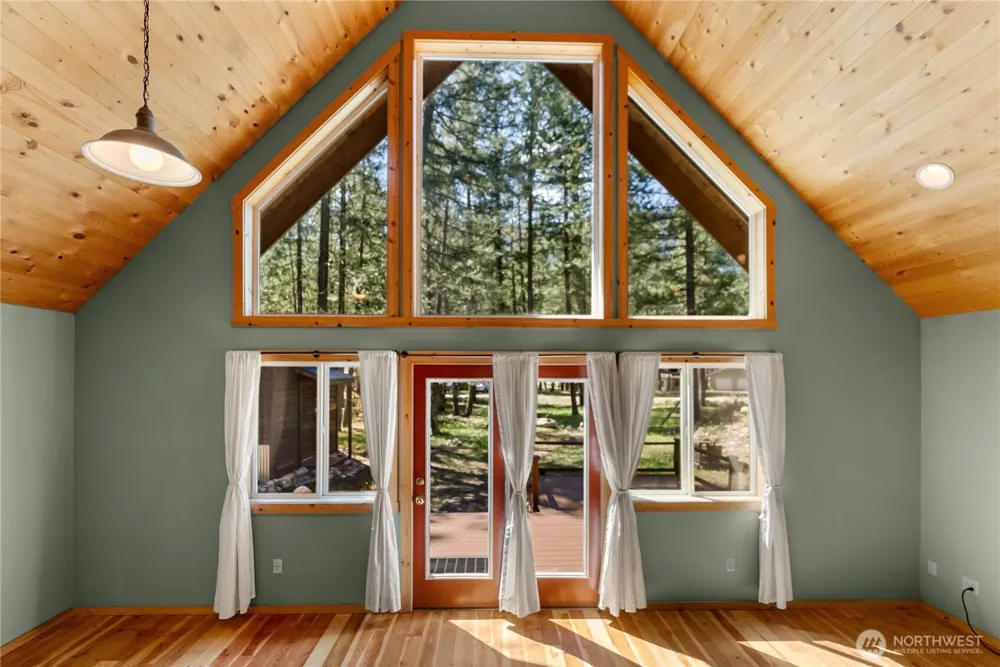 651 Lost River Rd Mazama, WA 98833