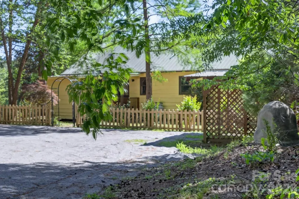 3205 Collinsville Road Columbus, NC 28722