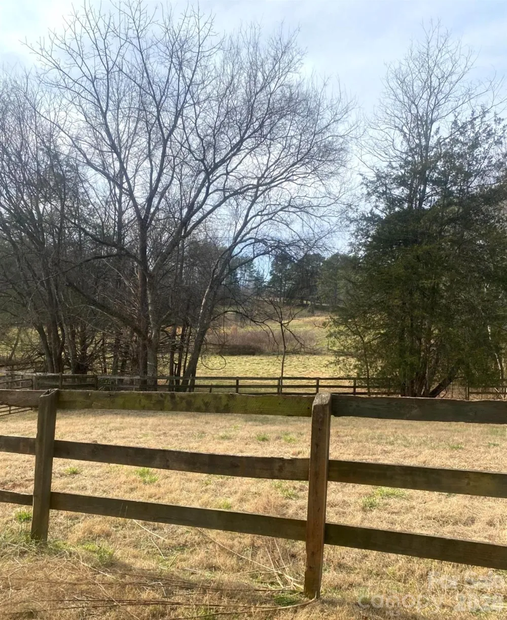 3205 Collinsville Road Columbus, NC 28722