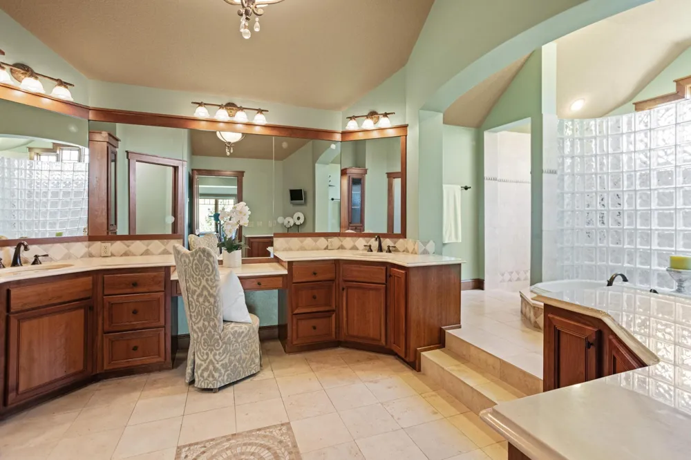 270 North Shore Drive W Orono, MN 55364