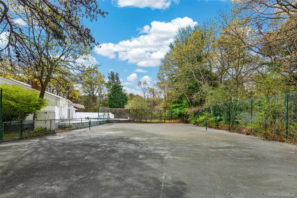1 Whippoorwill Lane East Quogue, NY 11942