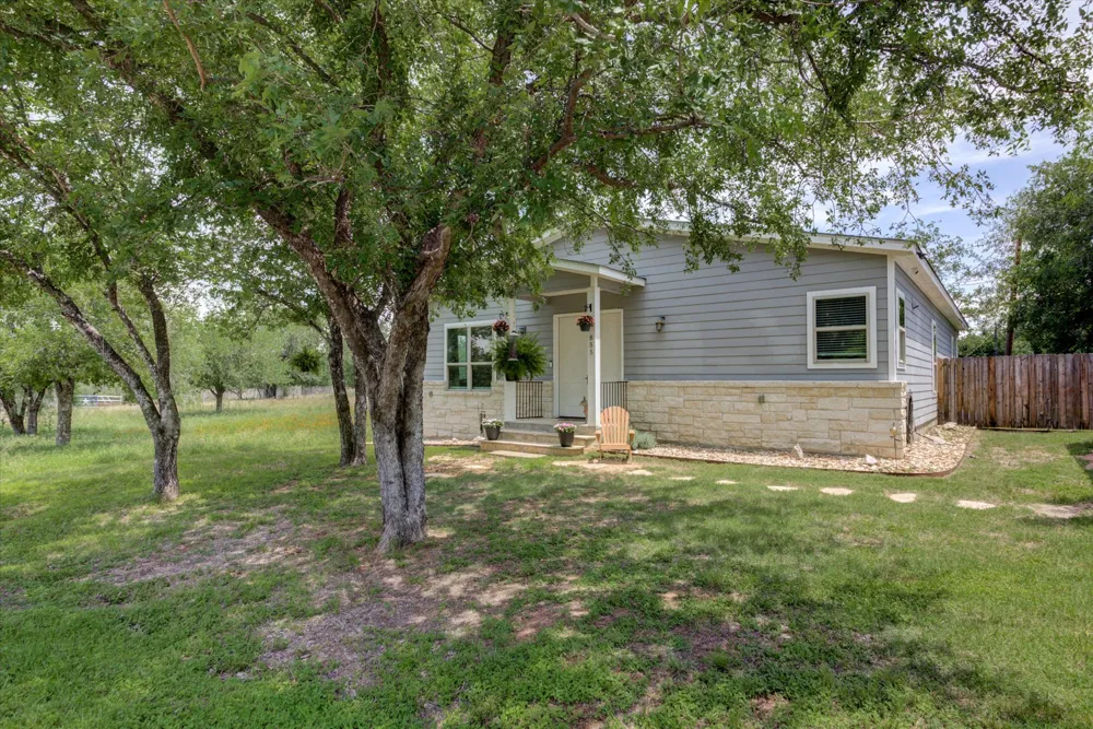 855 Aspen Lane Cottonwood Shores, TX 78657
