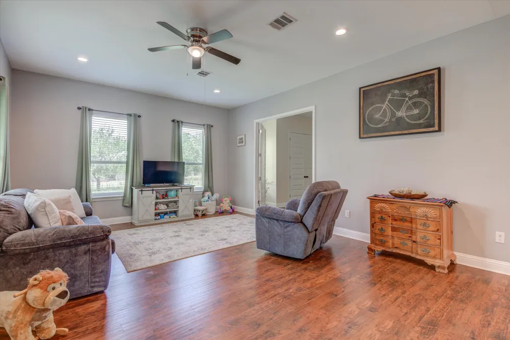 855 Aspen Lane Cottonwood Shores, TX 78657