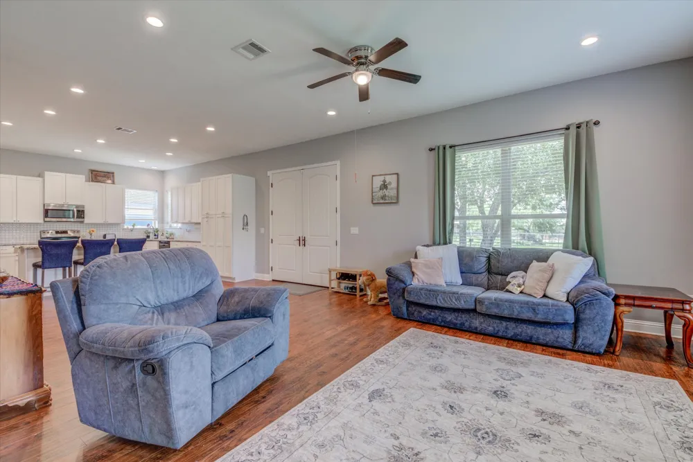 855 Aspen Lane Cottonwood Shores, TX 78657