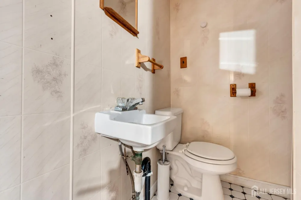124 Higgins Road Old Bridge, NJ 07747