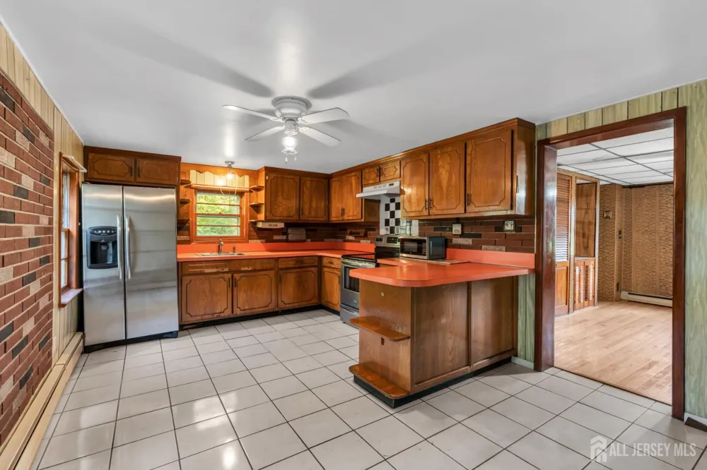 124 Higgins Road Old Bridge, NJ 07747