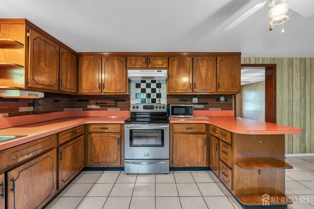 124 Higgins Road Old Bridge, NJ 07747