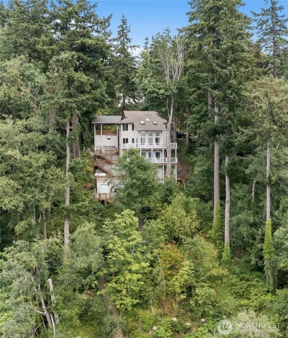 17455 Paige Lane SW Vashon, WA 98070