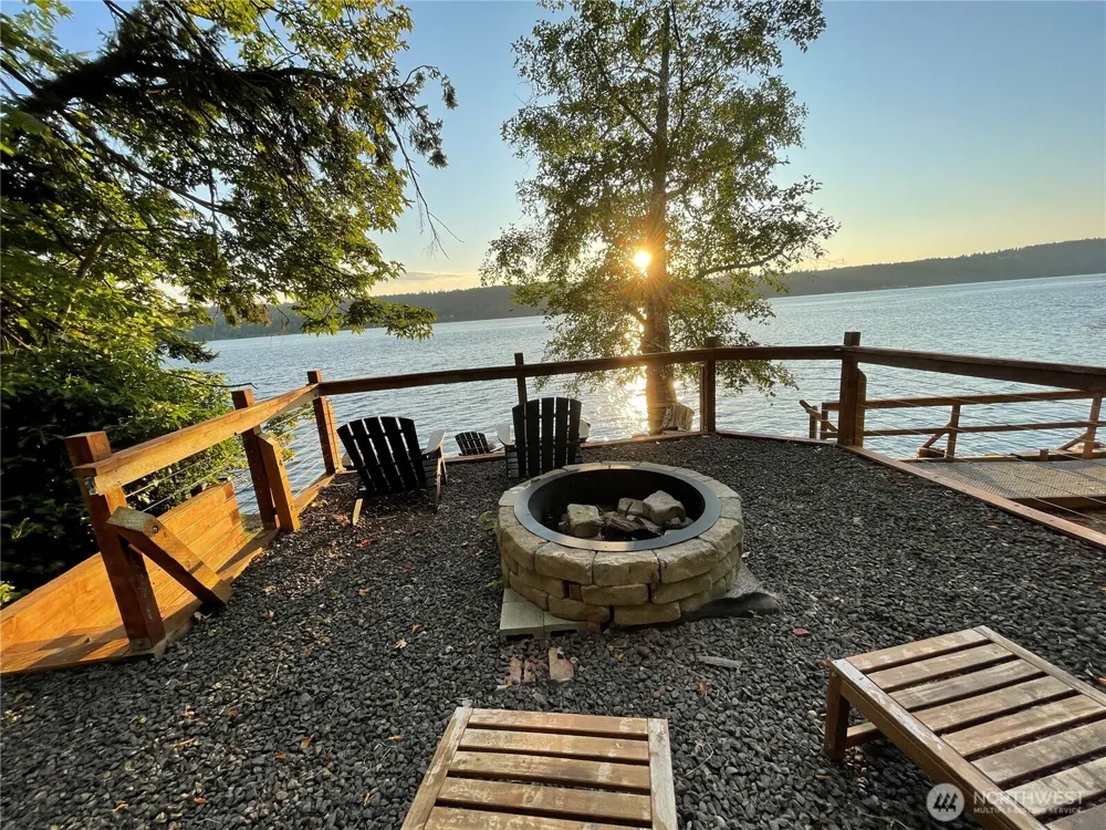 17455 Paige Lane SW Vashon, WA 98070