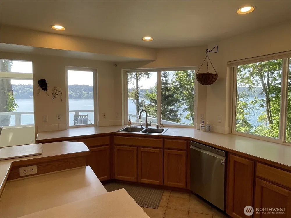 17455 Paige Lane SW Vashon, WA 98070