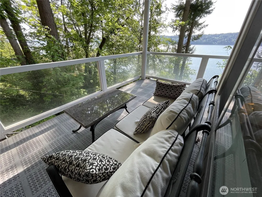 17455 Paige Lane SW Vashon, WA 98070