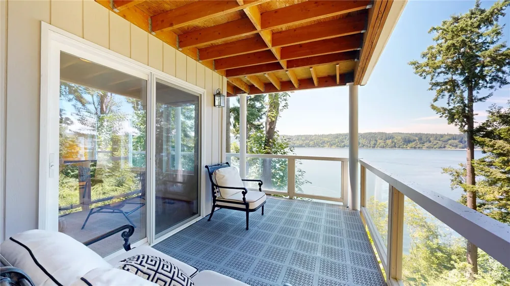 17455 Paige Lane SW Vashon, WA 98070