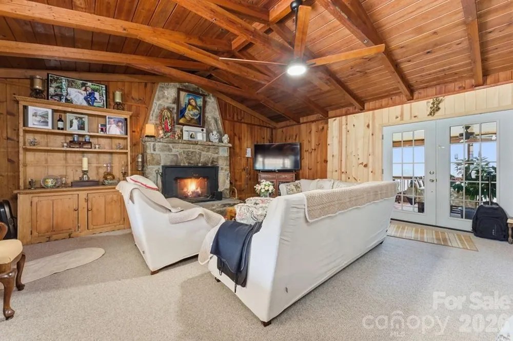 3731 Dillard Road Highlands, NC 28741